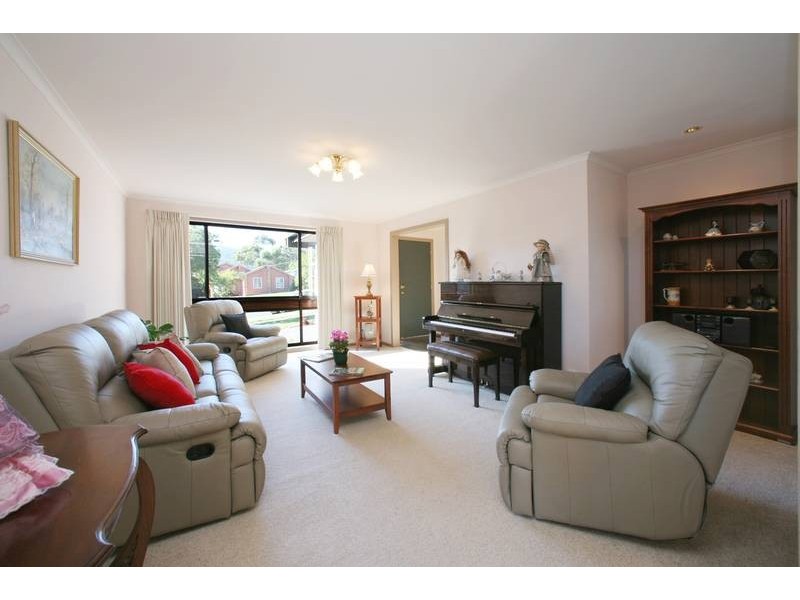 37 Mayfair Drive, Ferntree Gully VIC 3156