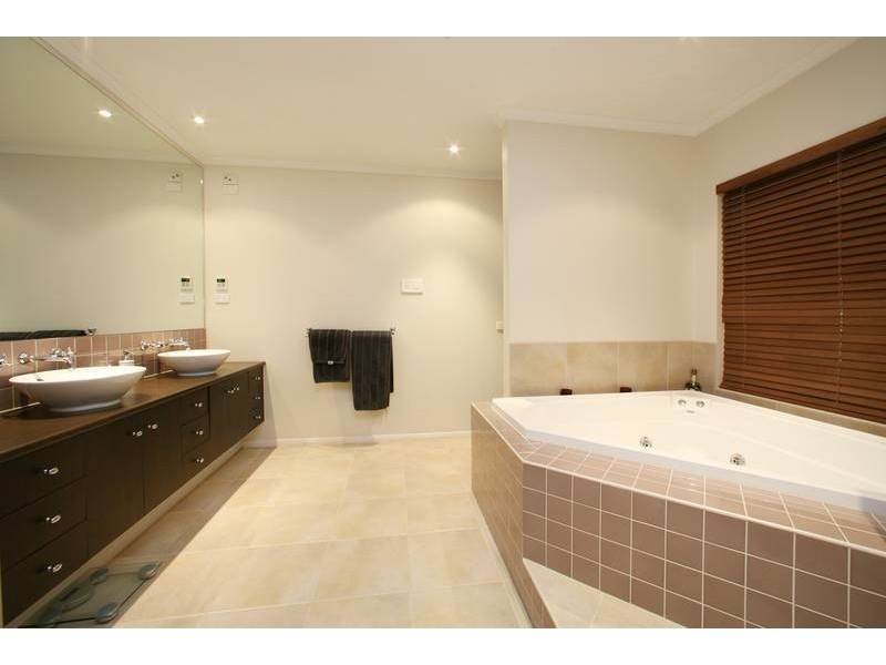 99 Victoria Knox Avenue, Rowville VIC 3178