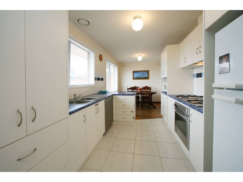 8 Flower Street, Ferntree Gully VIC 3156