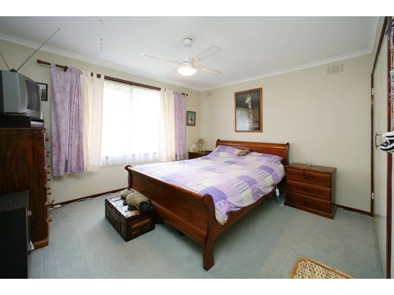 8 Flower Street, Ferntree Gully VIC 3156