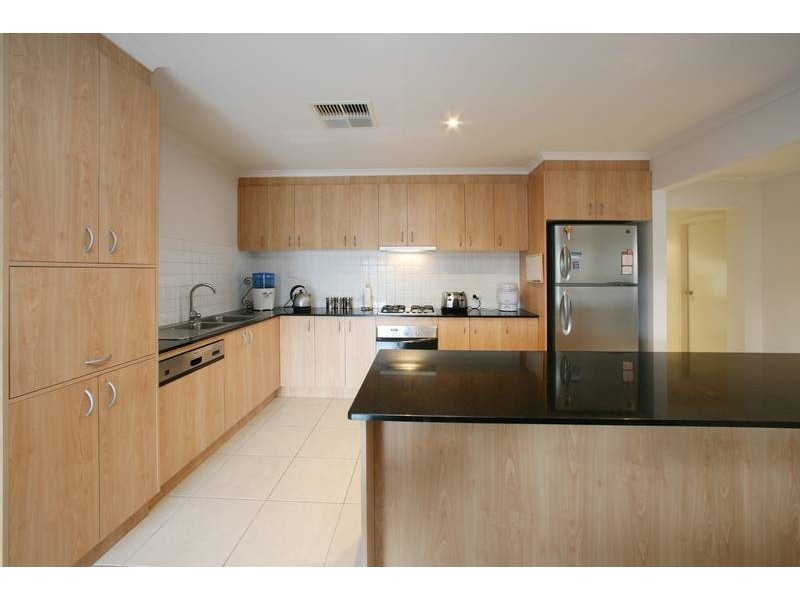 37 Sovereign Manors Crescent, Rowville VIC 3178