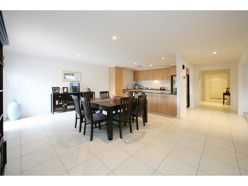 37 Sovereign Manors Crescent, Rowville VIC 3178