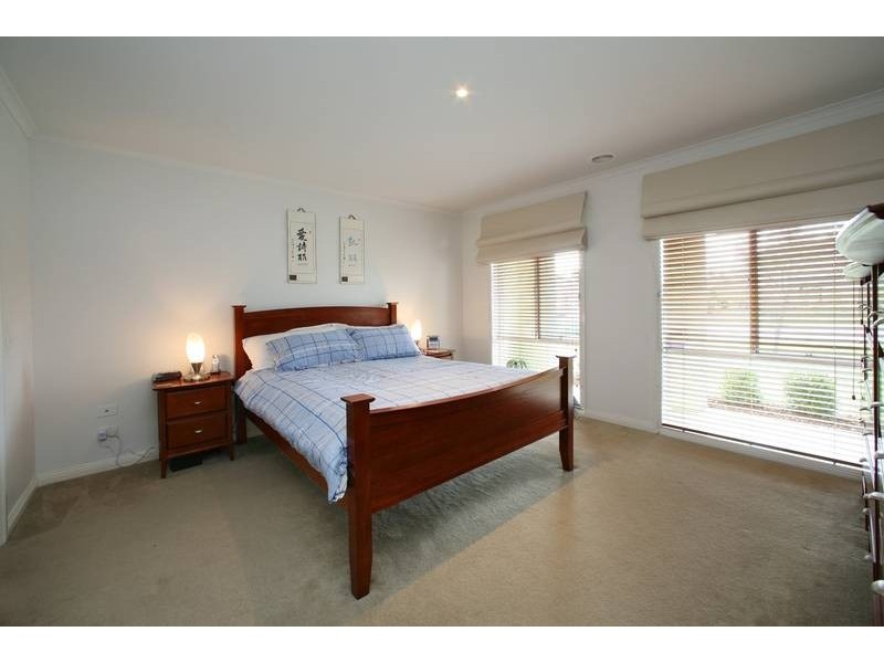 37 Sovereign Manors Crescent, Rowville VIC 3178