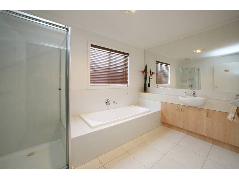 37 Sovereign Manors Crescent, Rowville VIC 3178