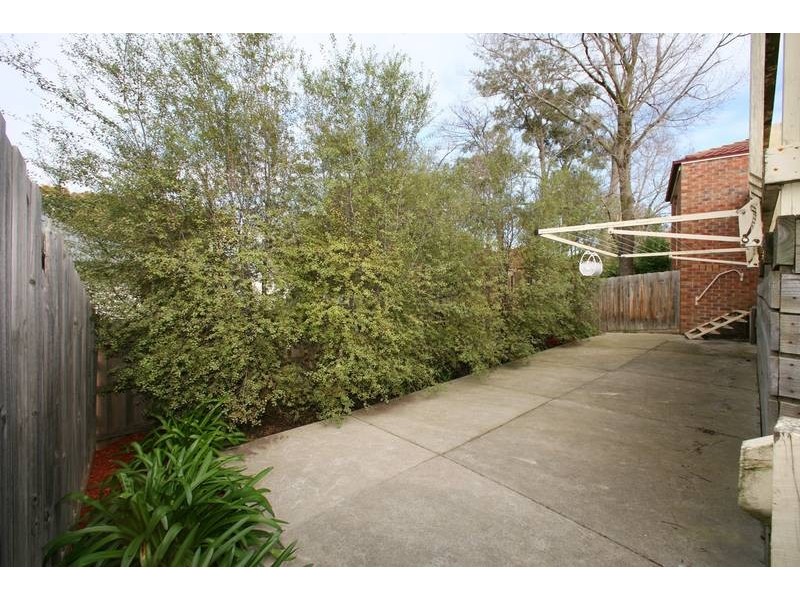 1/1 Velden Avenue, Ferntree Gully VIC 3156