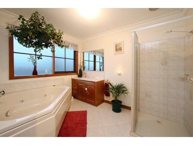 172 Murrindal Drive, Rowville VIC 3178