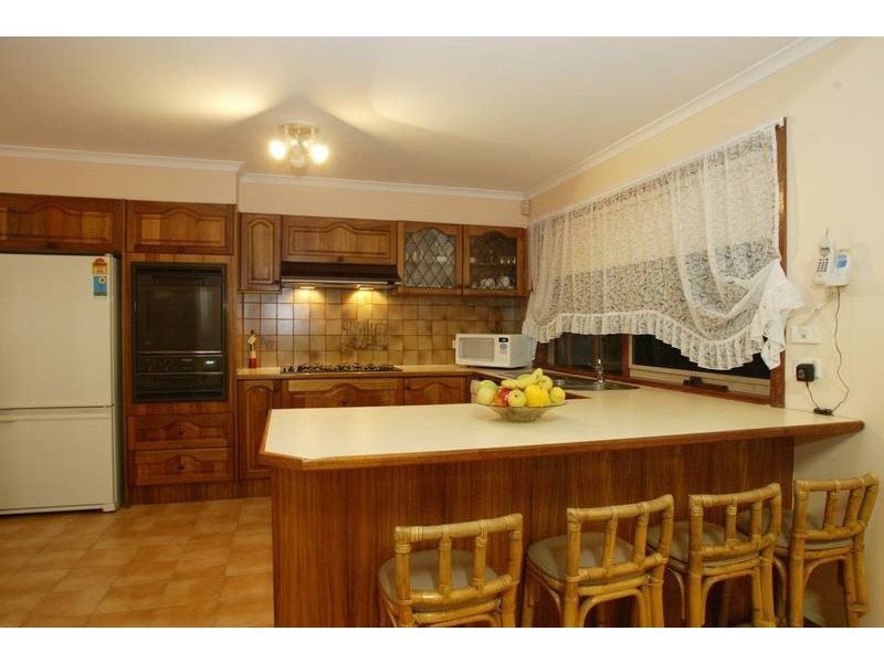 42 Halsbury Drive, Rowville VIC 3178