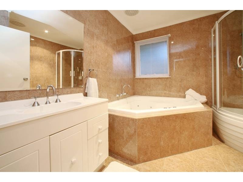 7 Winalla Avenue, Rowville VIC 3178