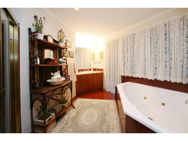 148 Dandelion Drive, Rowville VIC 3178