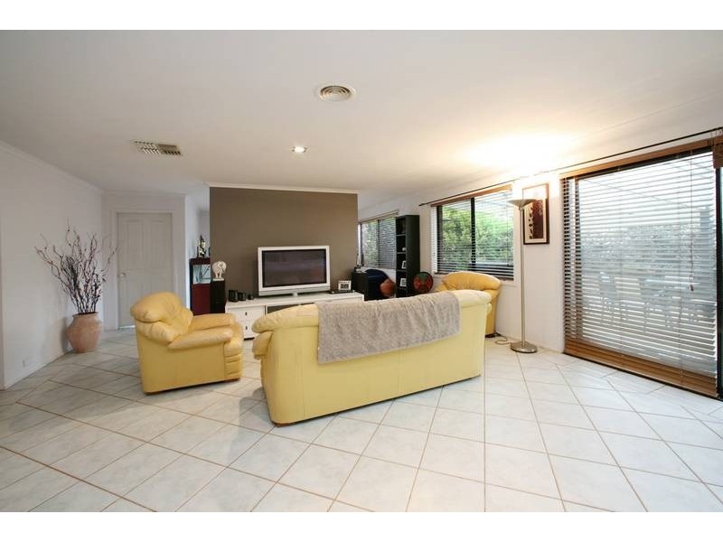 40 Landsborough Avenue, Rowville VIC 3178