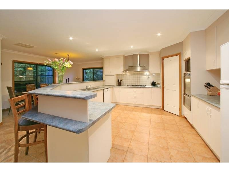 11 Teofilo Drive, Lysterfield VIC 3156