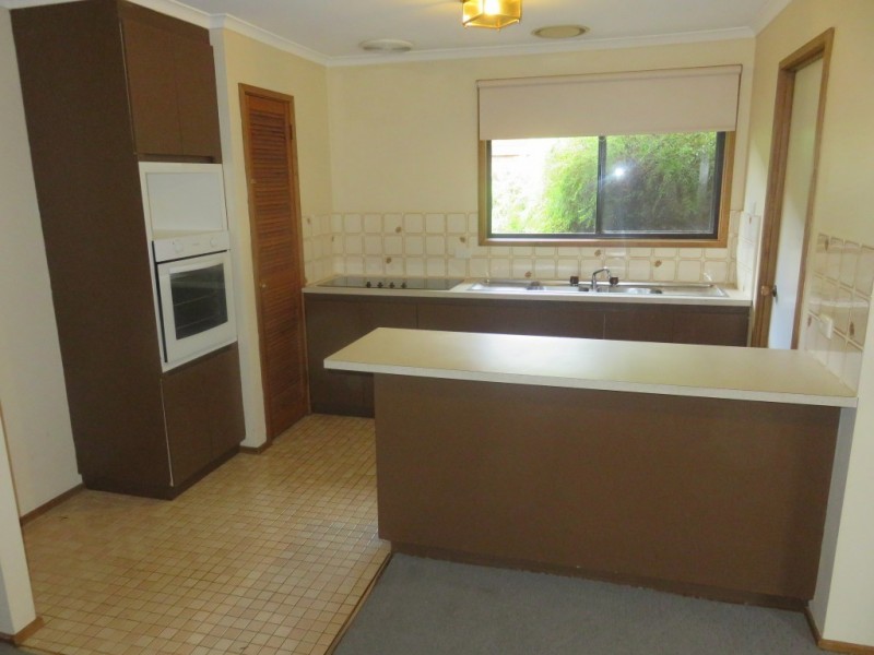 17 Malmsbury Crescent, Rowville VIC 3178