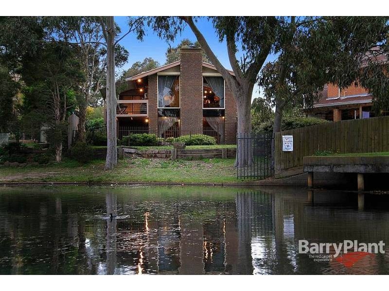 18 Bridgewater Way, Rowville VIC 3178