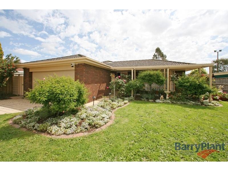 8 Metcalf Crescent, Rowville VIC 3178