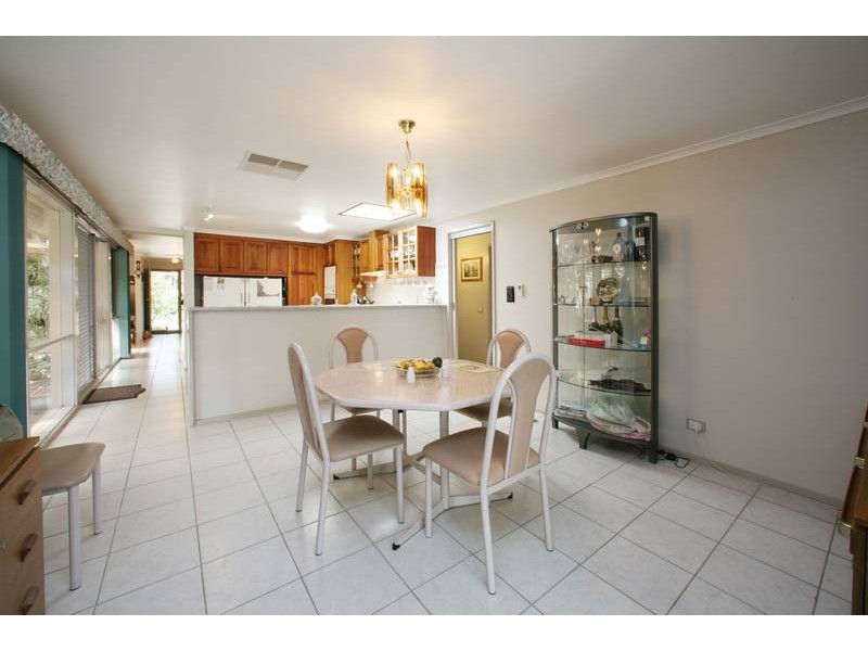 8 Metcalf Crescent, Rowville VIC 3178