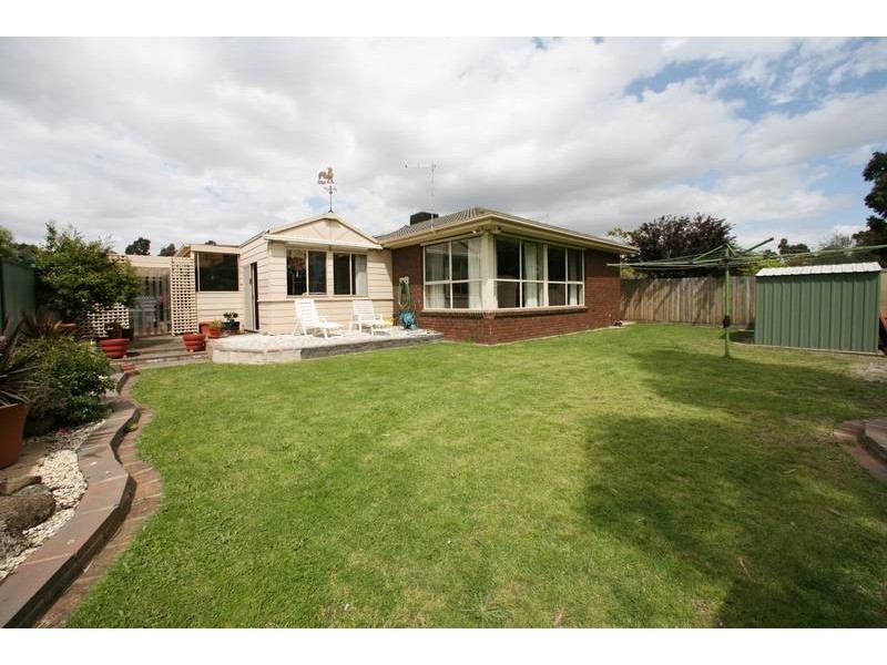 8 Metcalf Crescent, Rowville VIC 3178