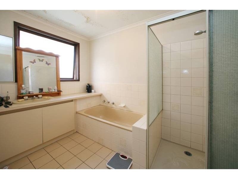 8 Colorado Crescent, Rowville VIC 3178