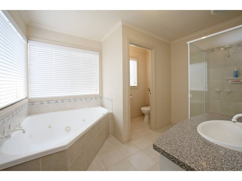 4 Woods Place, Rowville VIC 3178