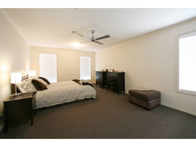 4 Woods Place, Rowville VIC 3178