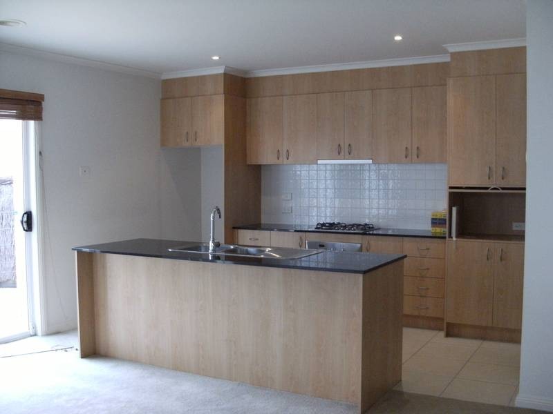 121 Sovereign Manors Crescent, Rowville VIC 3178