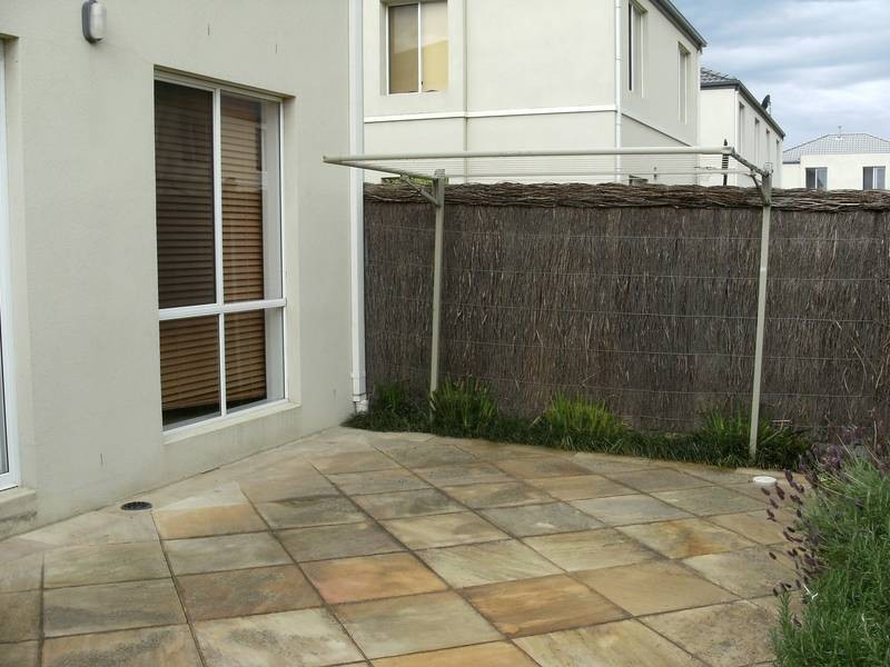 121 Sovereign Manors Crescent, Rowville VIC 3178