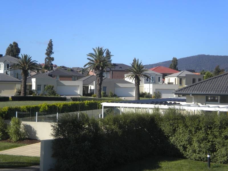 121 Sovereign Manors Crescent, Rowville VIC 3178