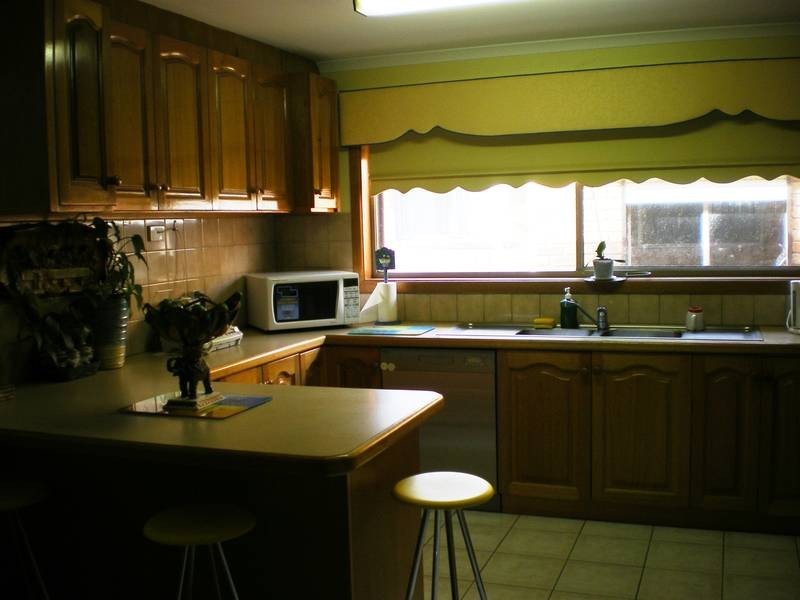 24 Woodside Drive, Rowville VIC 3178