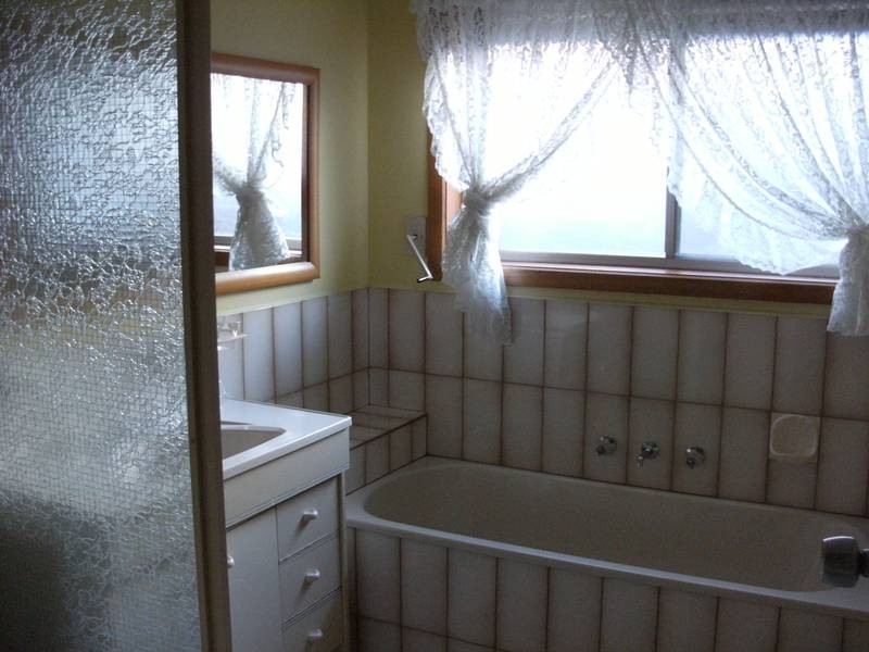 24 Woodside Drive, Rowville VIC 3178