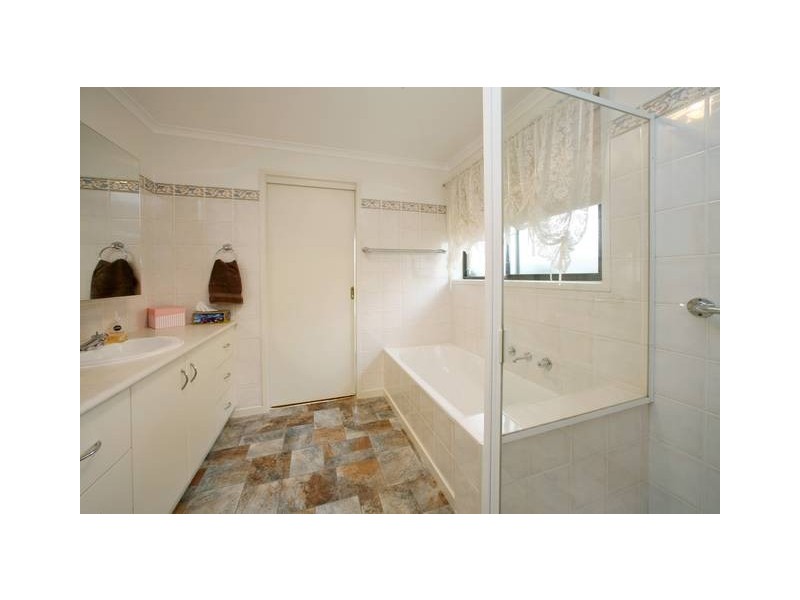 10 Bark Avenue, Rowville VIC 3178