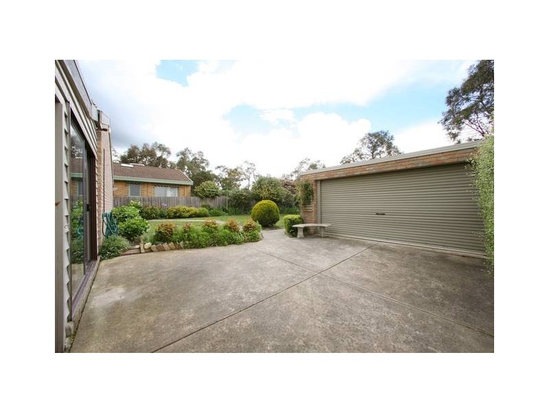 10 Bark Avenue, Rowville VIC 3178