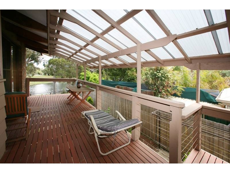 18 Bridgewater Way, Rowville VIC 3178