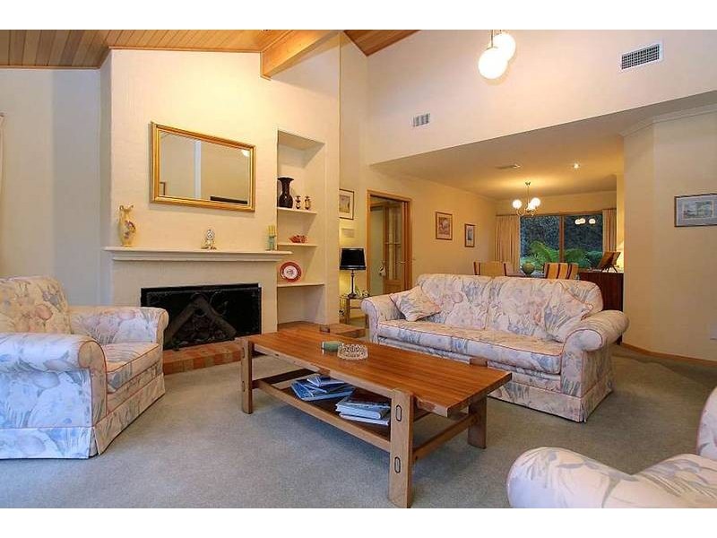 12 Parkside Blvd, Lysterfield South VIC 3156