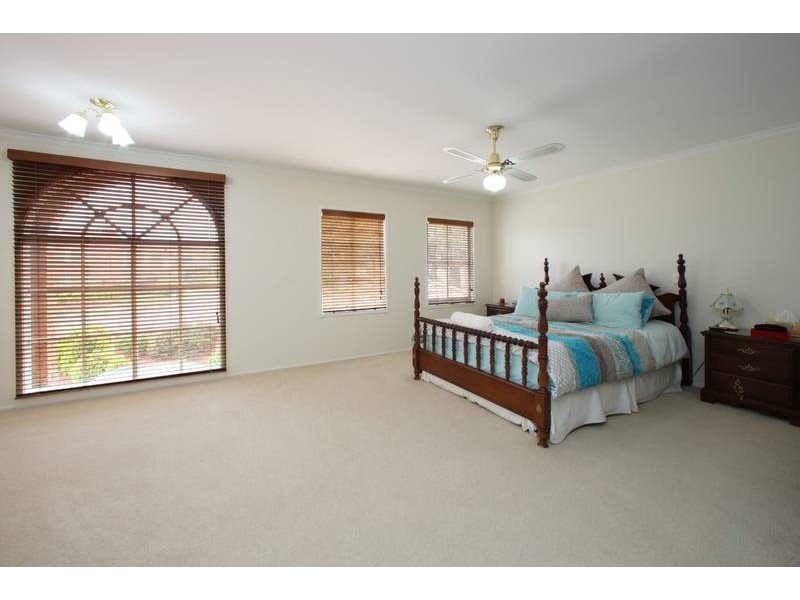 47 Woodside Drive, Rowville VIC 3178