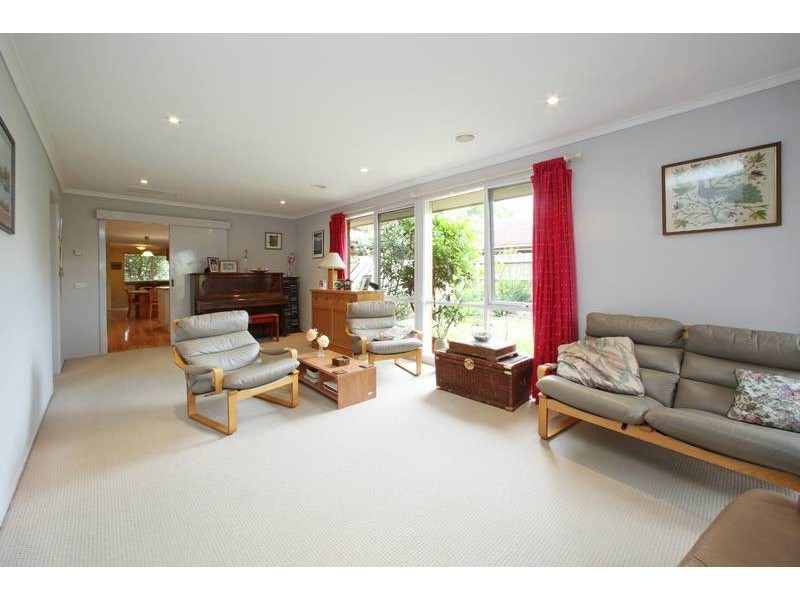 235 Dandelion Drive, Rowville VIC 3178
