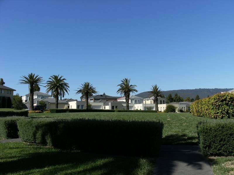 92 Sovereign Manors Crescent, Rowville VIC 3178