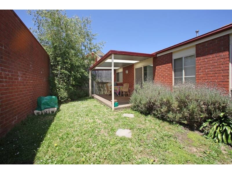 2/7 Hillcrest Avenue, Ferntree Gully VIC 3156