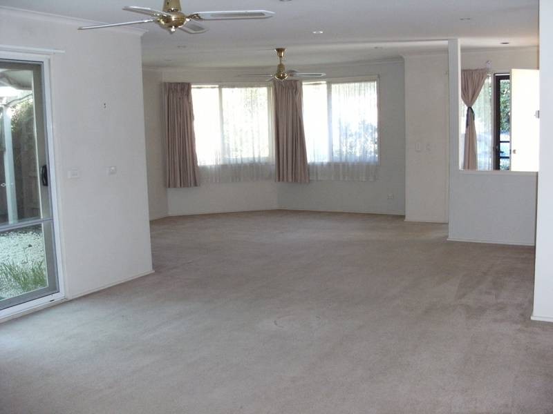 33 The Fairway, Rowville VIC 3178
