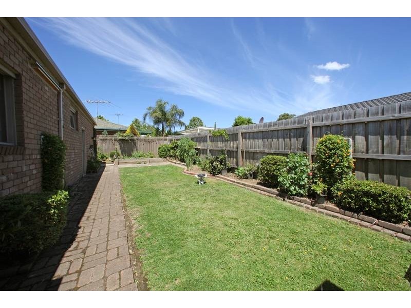 2 Severn Crescent, Rowville VIC 3178