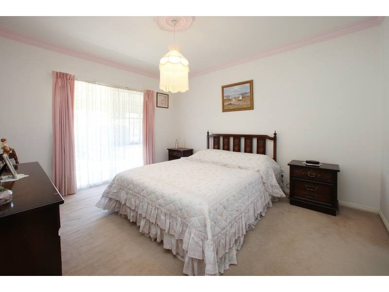 2 Severn Crescent, Rowville VIC 3178