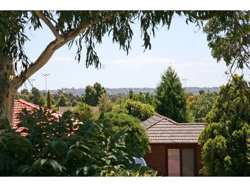 2 Severn Crescent, Rowville VIC 3178