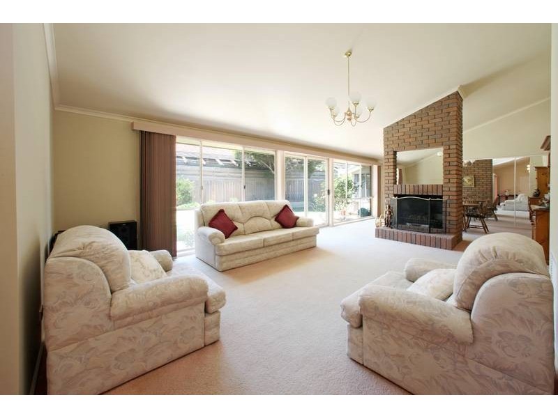 4 Kimbolton Drive, Lysterfield VIC 3156