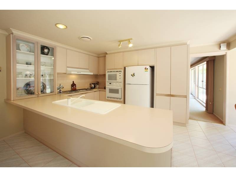 4 Kimbolton Drive, Lysterfield VIC 3156