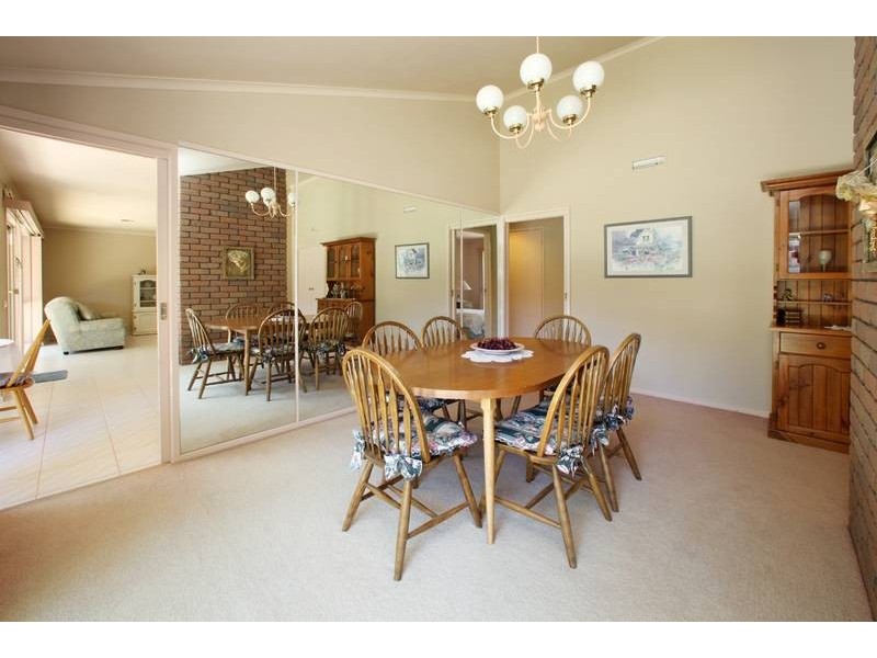 4 Kimbolton Drive, Lysterfield VIC 3156