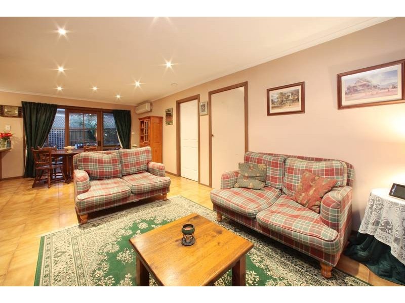 4 Woodside Drive, Rowville VIC 3178