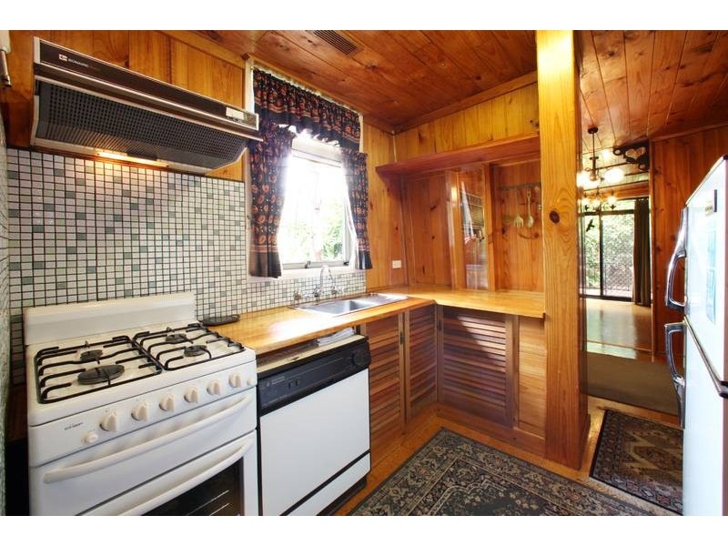 28 Manuka Drive, Ferntree Gully VIC 3156