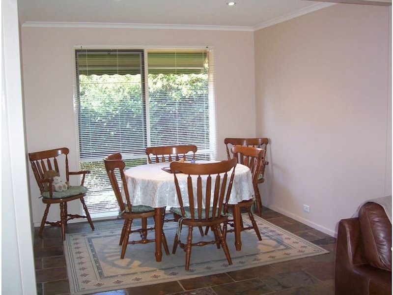 8 Robbie Close, Rowville VIC 3178