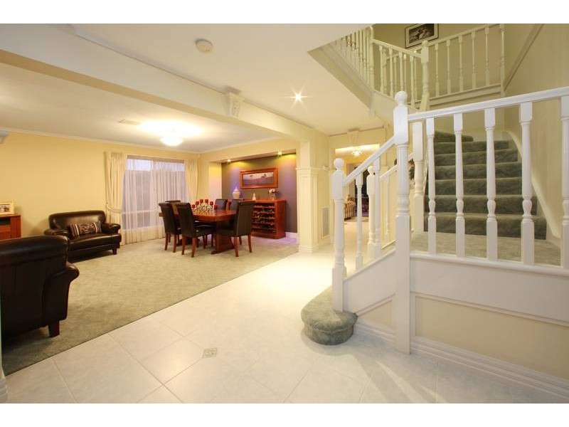 9 Sunrise Court, Lysterfield VIC 3156
