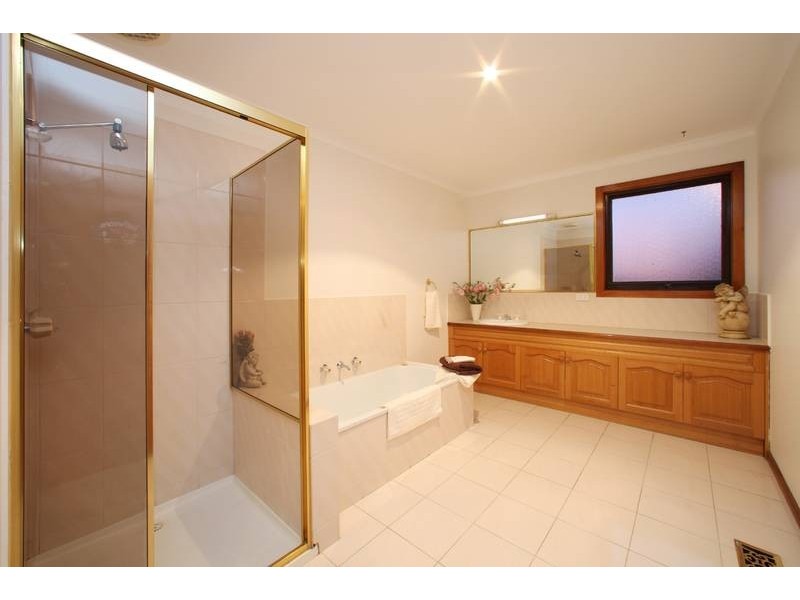 24 Lambourne Avenue, Rowville VIC 3178