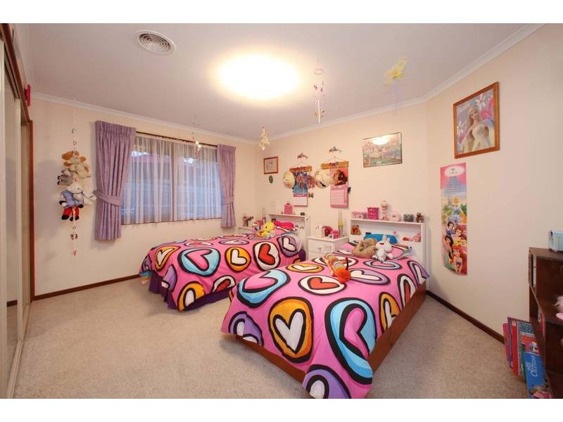 2 Cooper Road, Rowville VIC 3178