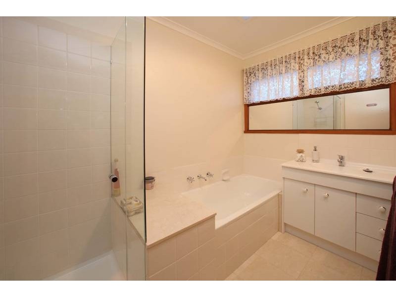 2 Cooper Road, Rowville VIC 3178